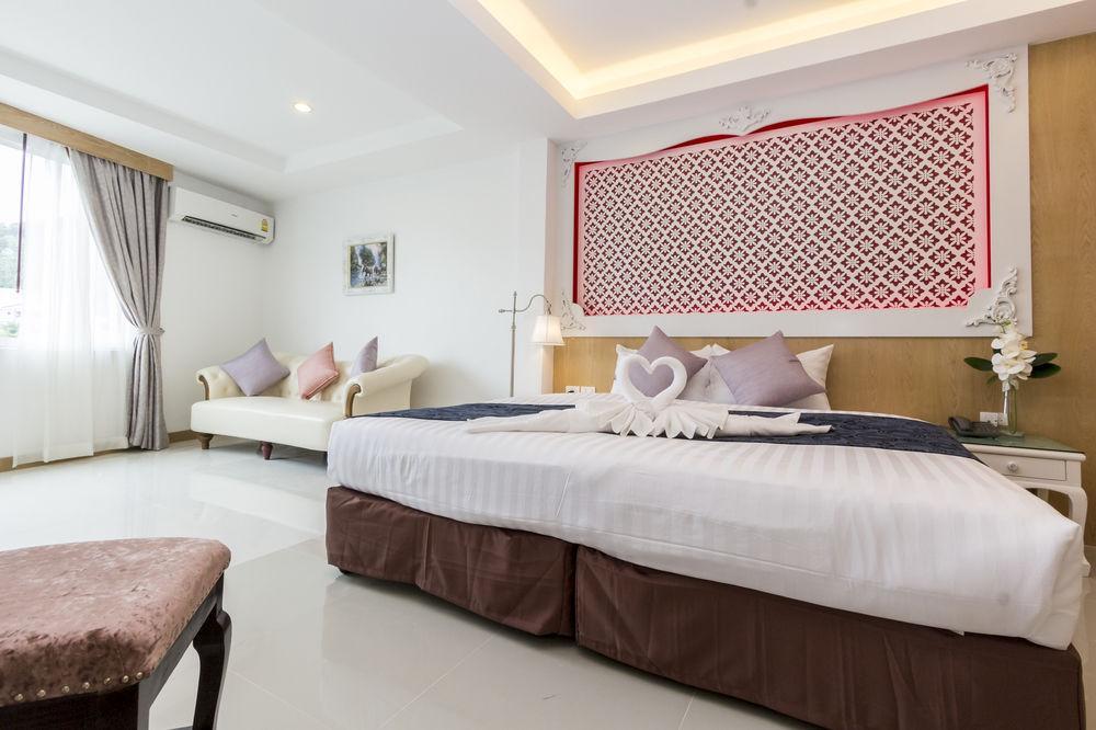 Triple Three Patong Hotell Eksteriør bilde