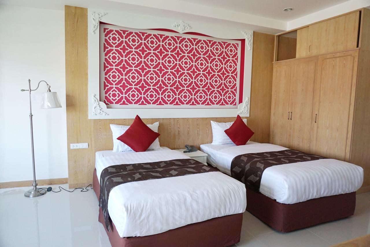 Triple Three Patong Hotell Eksteriør bilde