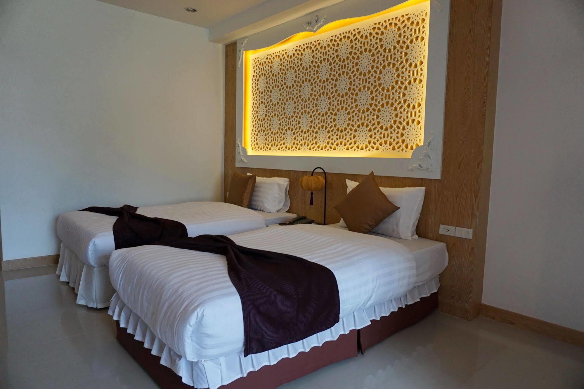 Triple Three Patong Hotell Eksteriør bilde