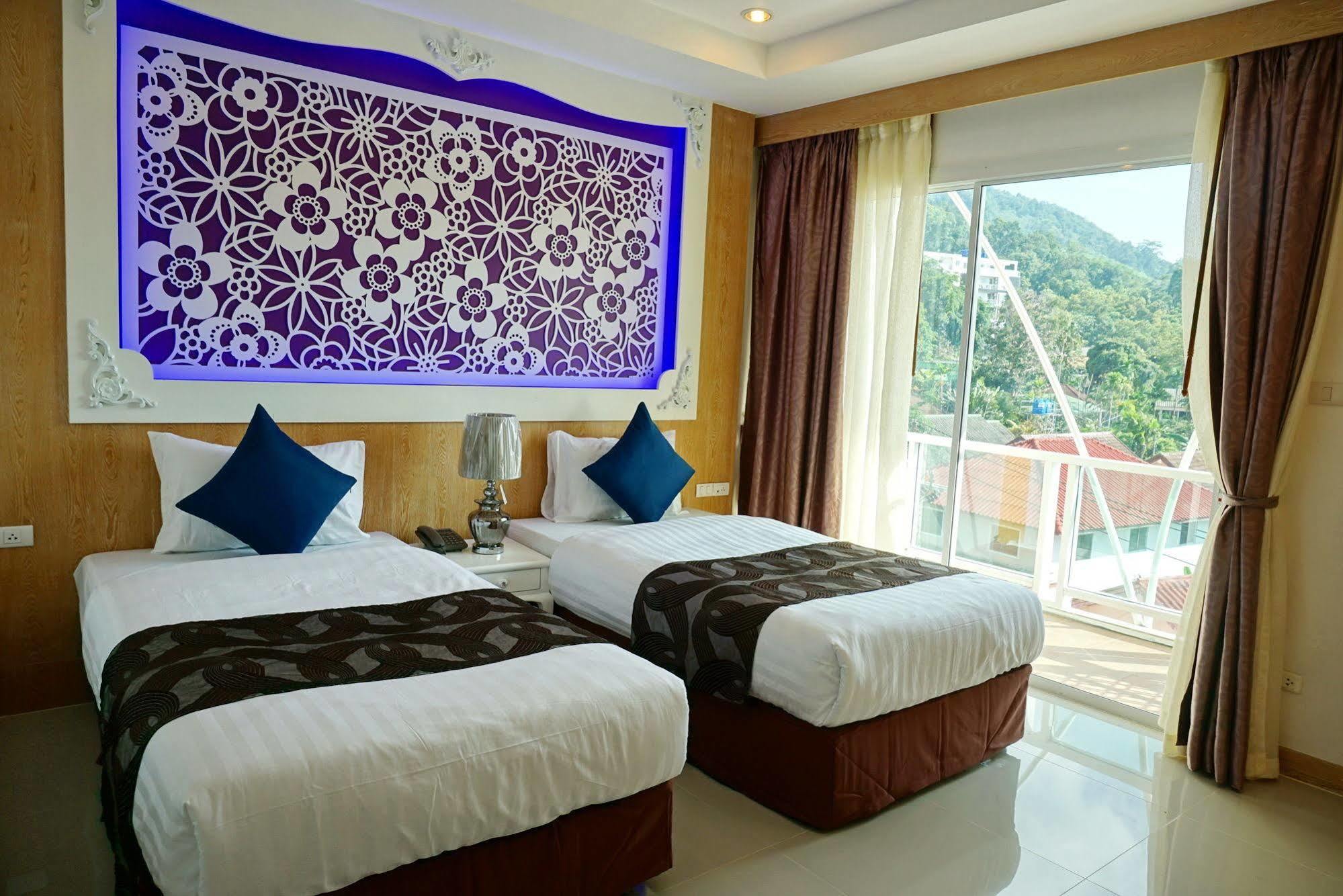 Triple Three Patong Hotell Eksteriør bilde