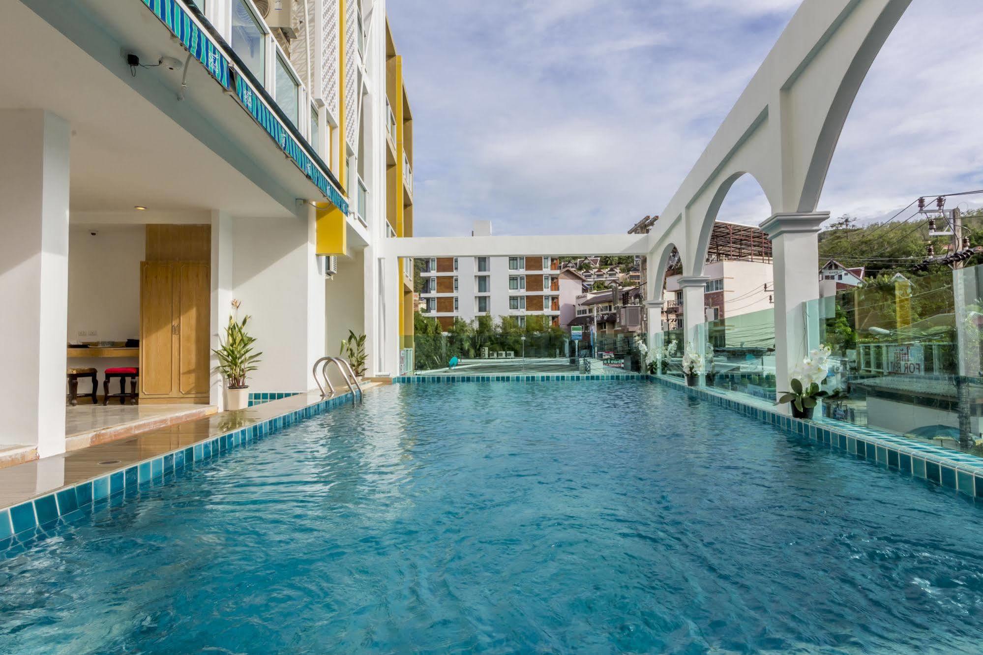 Triple Three Patong Hotell Eksteriør bilde