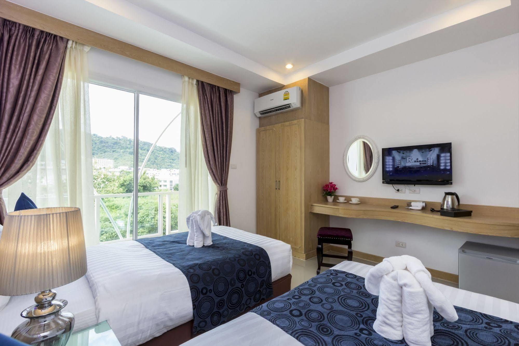 Triple Three Patong Hotell Eksteriør bilde