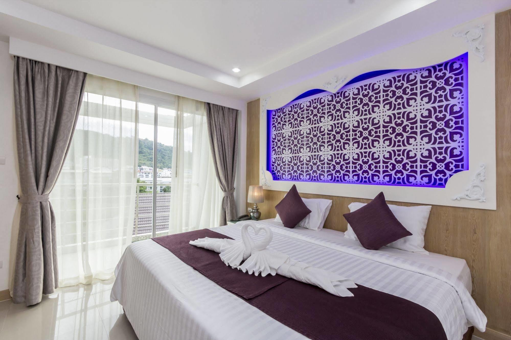 Triple Three Patong Hotell Eksteriør bilde